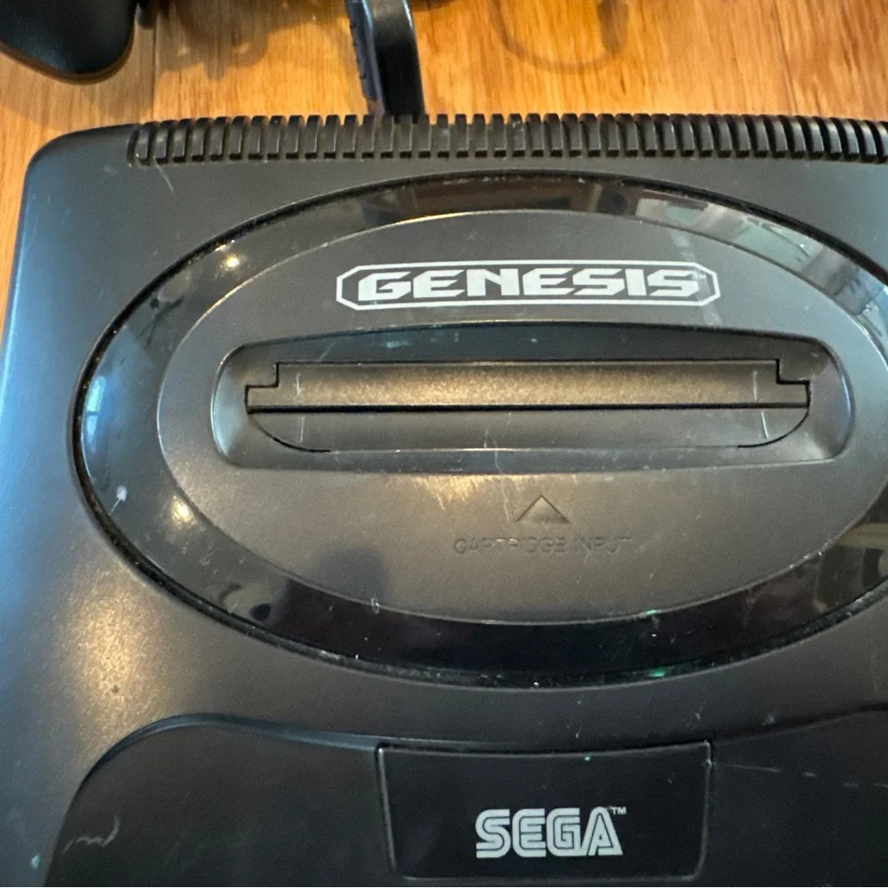 sega genesis console model 2 bundle (Sonic 1, Skitchin', Lemmings, TMNT, SF2)